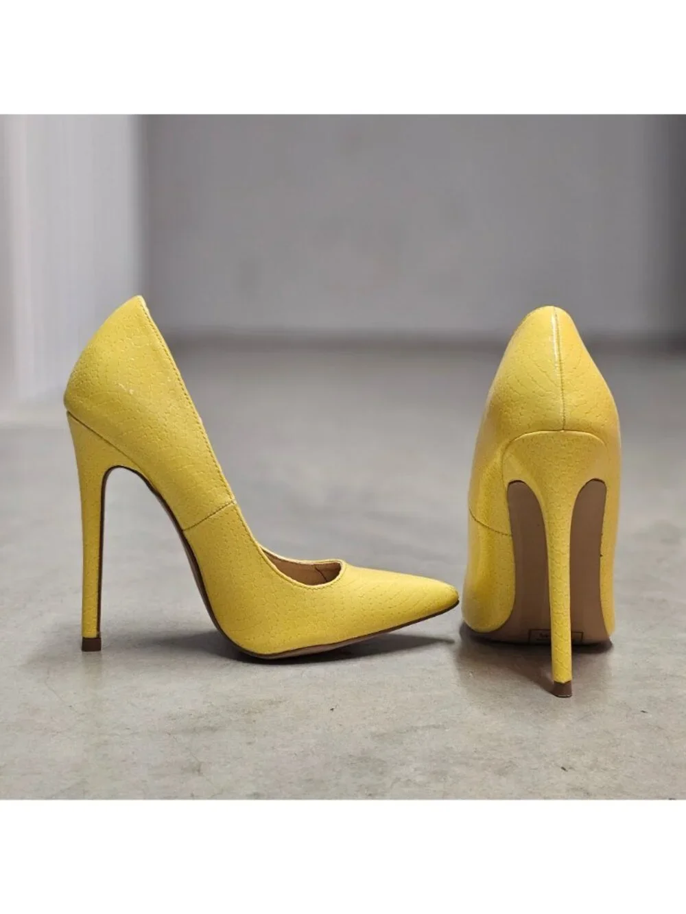 Yellow High Heel Pumps With Faux Snakeskin Texture & Pointed Toe Design